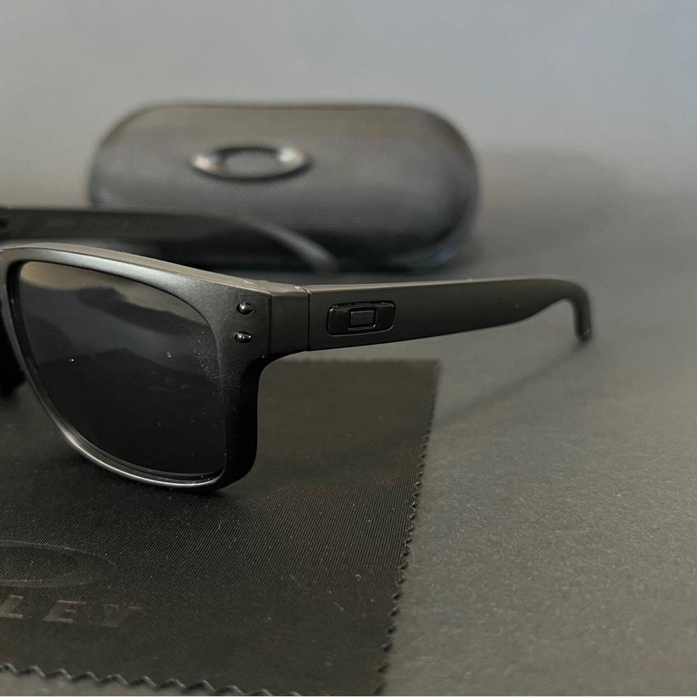 Oakley Holbrook Black Matte Frame 9102 - Picture 3 of 7